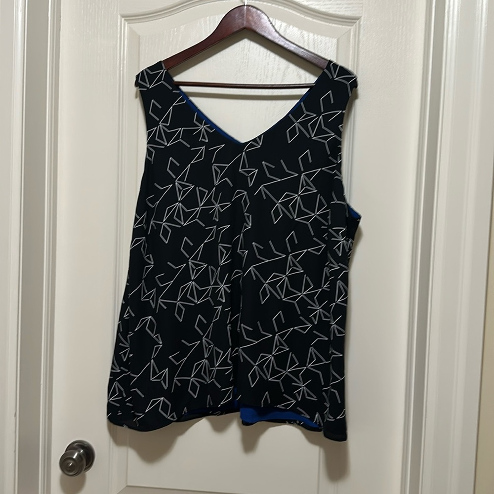 NWT Reversible Tank - Black Geometric